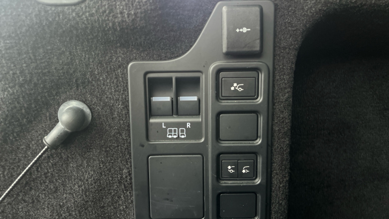 Land Rover Discovery 3.0 D300 R-Dynamic HSE 5dr Auto Diesel Station Wagon